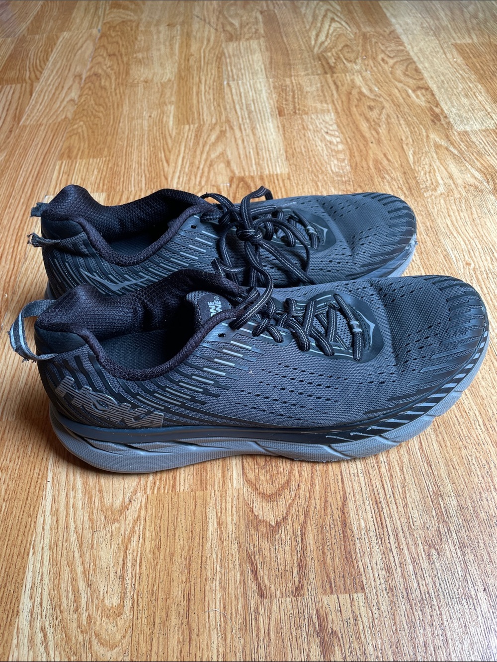 Hoka One One Clifton 5